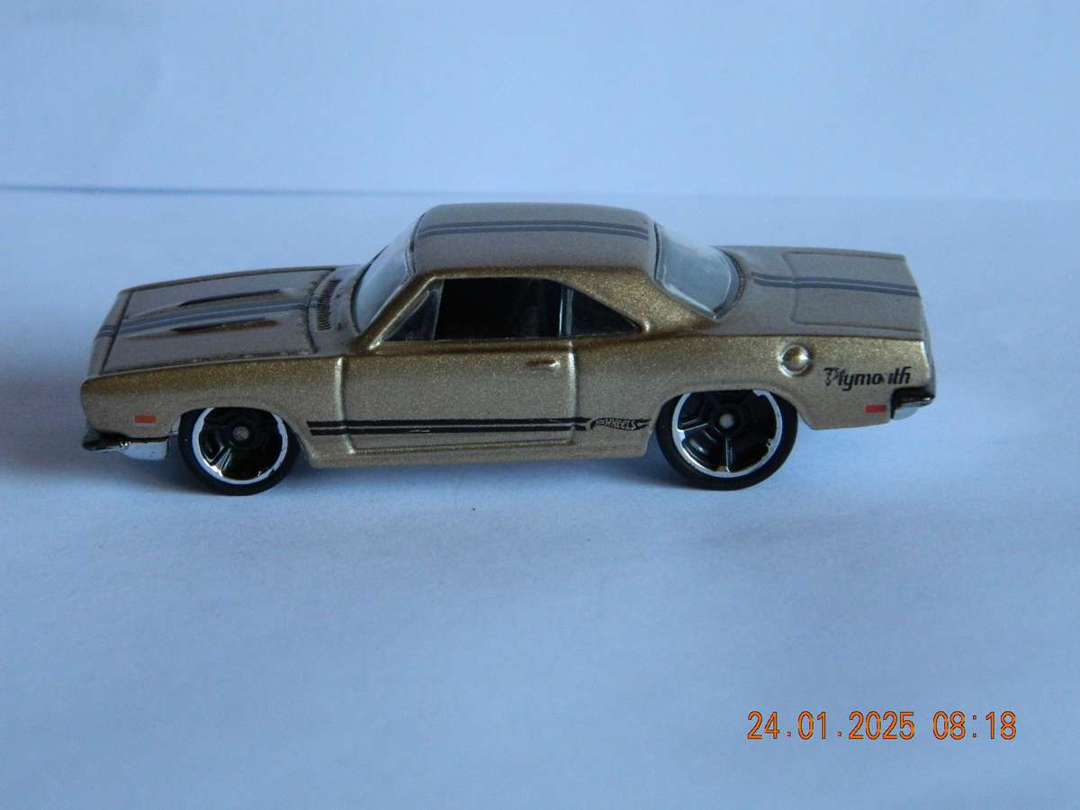 HOTWHEELS   -    -    1968 PLYMOUTH - BARRACUDA FORMULA S