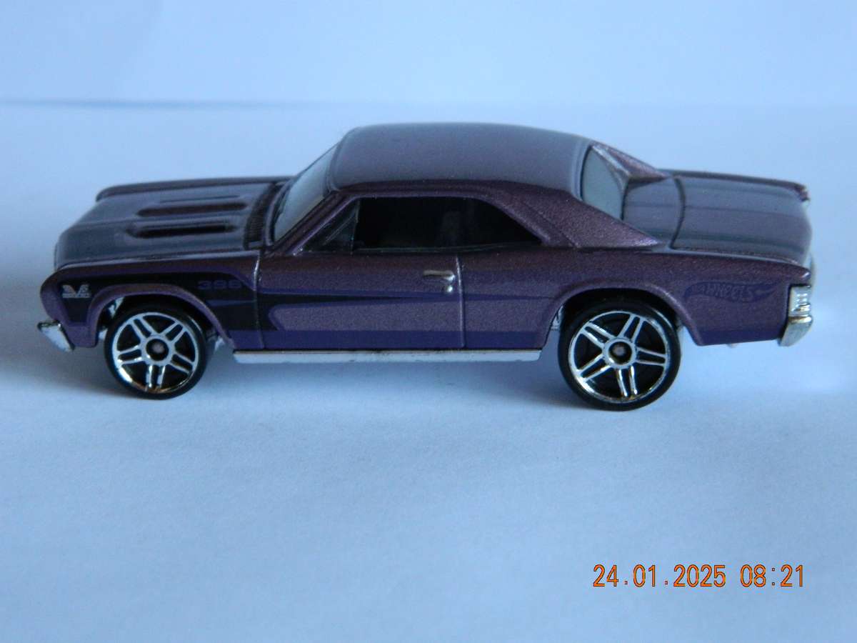 HOTWHEELS  -   1967 CHEVELLE