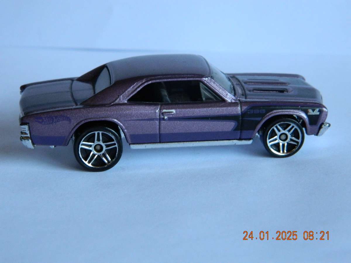 HOTWHEELS  -   1967 CHEVELLE