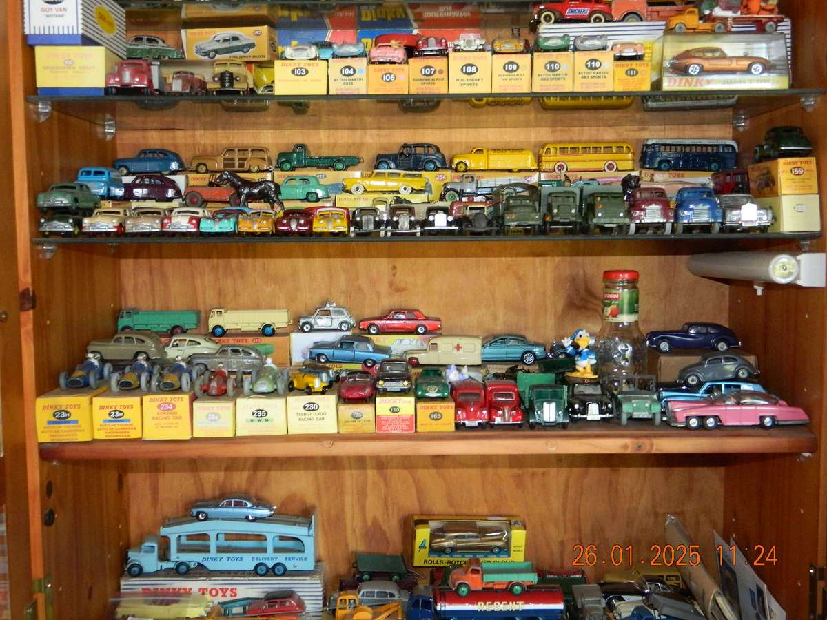 CORGI TOYS  -   -  LONDON TRANSPORT - 'ROUTEMASTER'