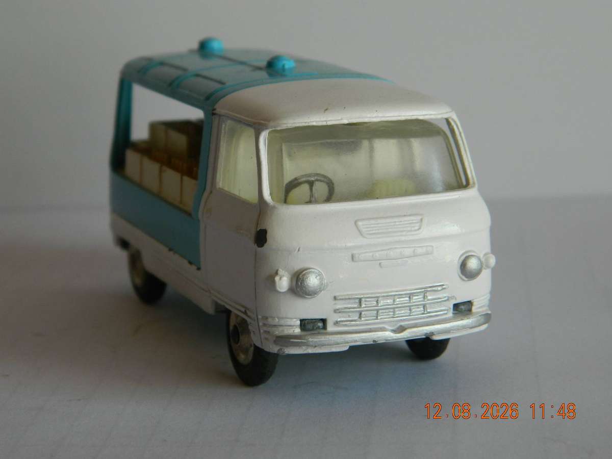 CORGI  TOYS  -  466    -   COMMER MILK FLOAT