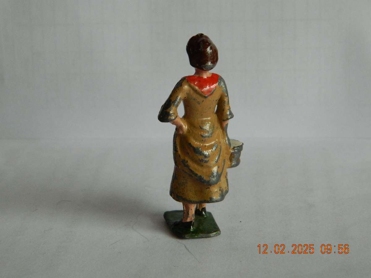 BRITAINS - LEAD FIGURINE - LADY WITH BUCKET