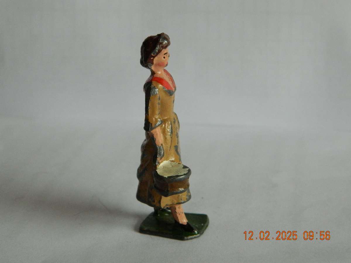 BRITAINS - LEAD FIGURINE - LADY WITH BUCKET