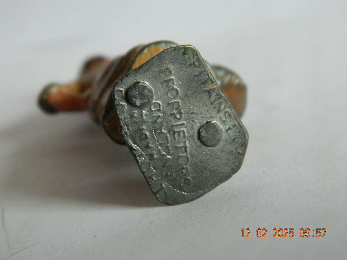 BRITAINS - LEAD FIGURINE - LADY WITH BUCKET