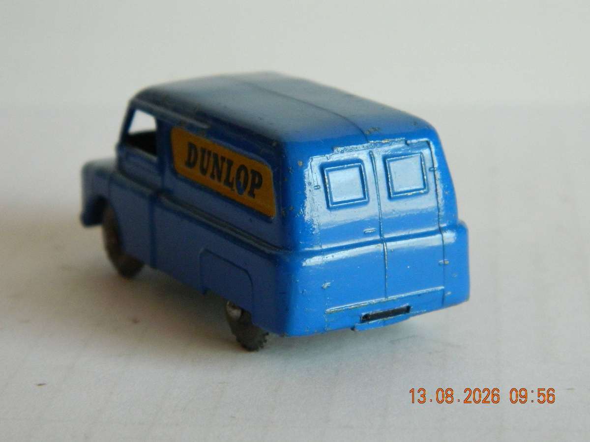 MATCHBOX  SERIES  -  25  -   "DUNLOP"   BEDFORD VAN