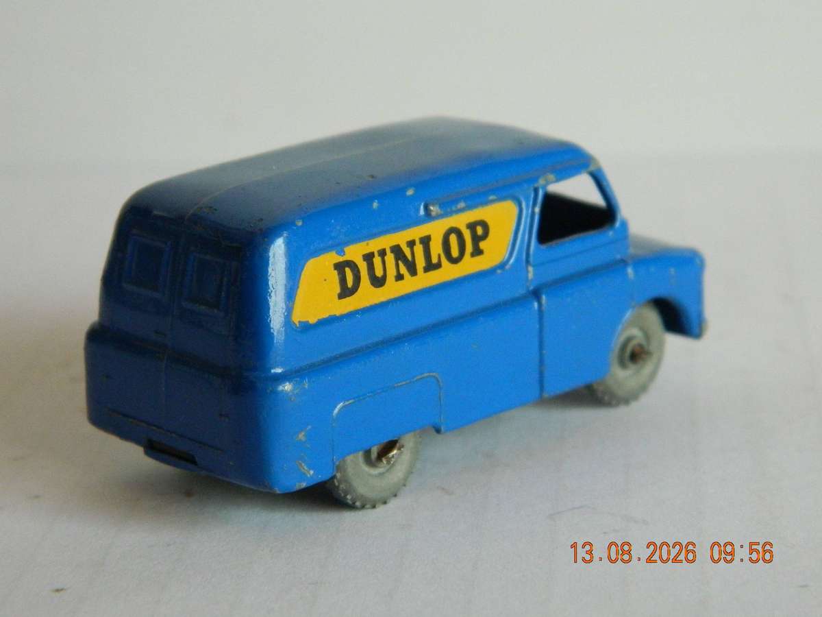 MATCHBOX  SERIES  -  25  -   "DUNLOP"   BEDFORD VAN