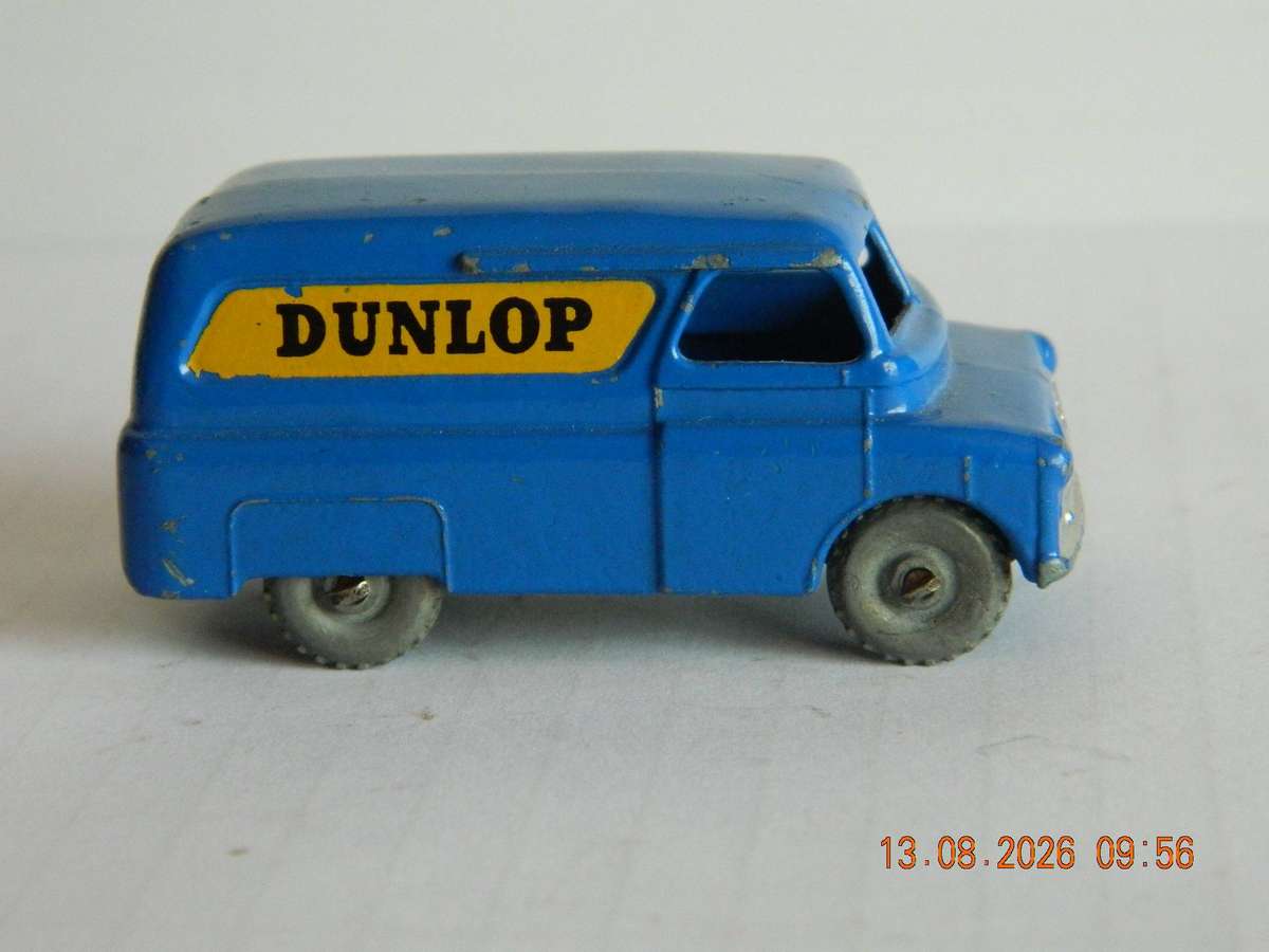 MATCHBOX  SERIES  -  25  -   "DUNLOP"   BEDFORD VAN