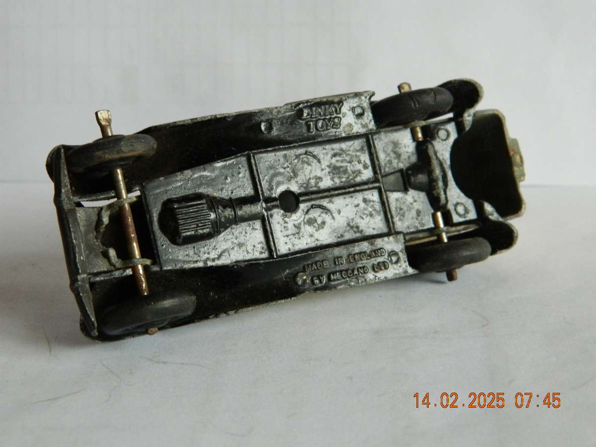 DINKY TOYS  -  30f  -  AMBULANCE