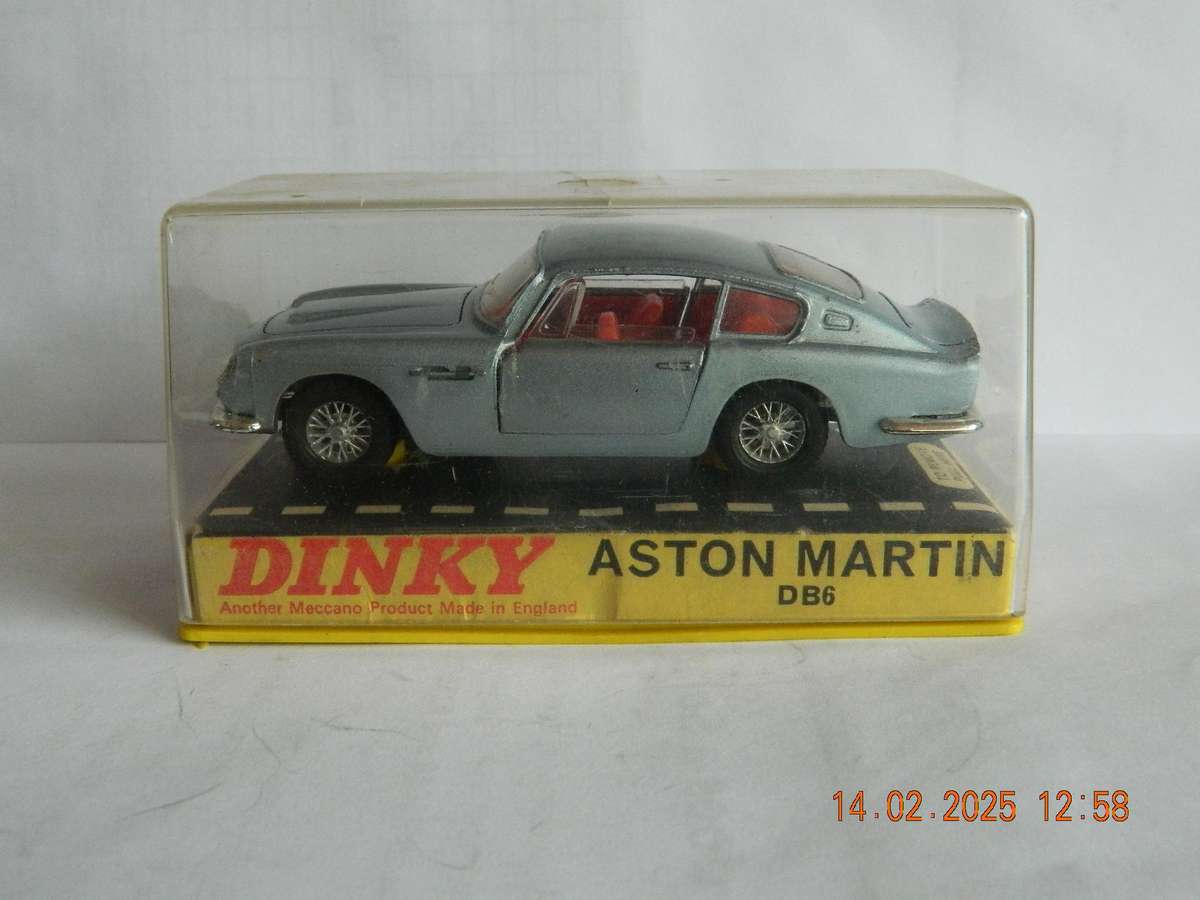 DINKY TOYS  -  153  -  ASTON MARTIN  DB6