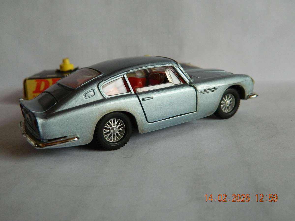 DINKY TOYS  -  153  -  ASTON MARTIN  DB6