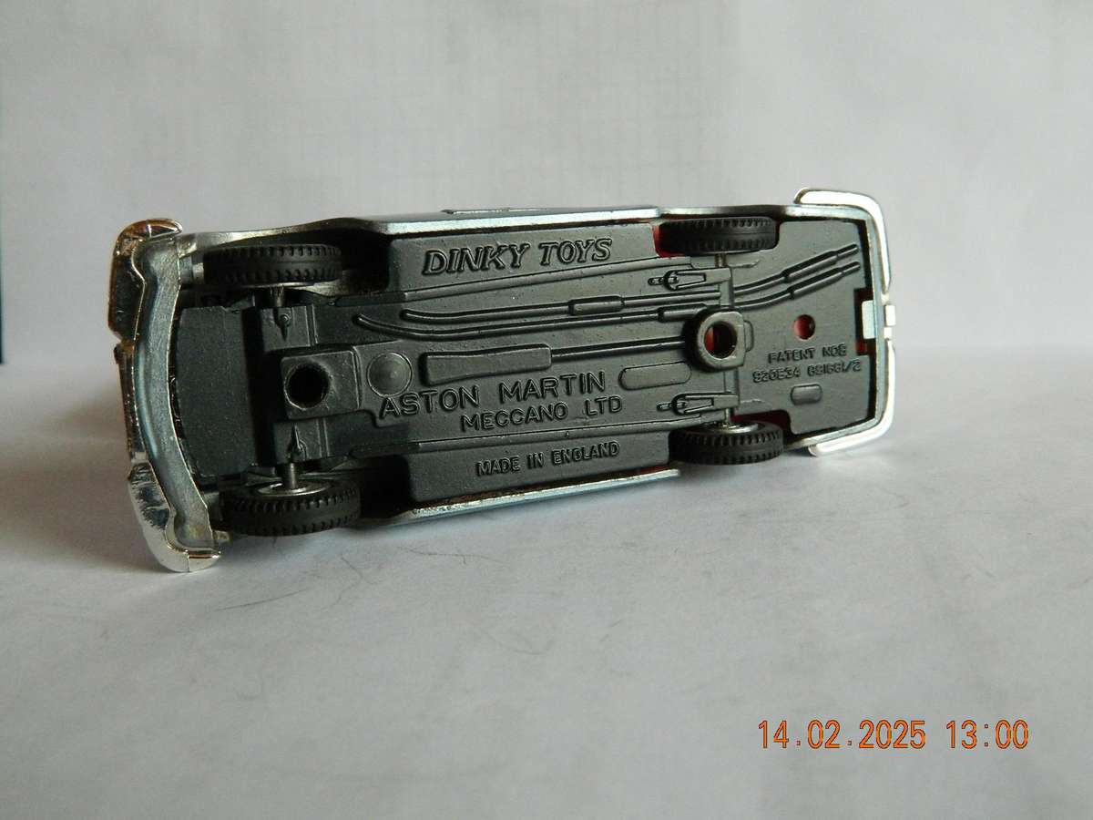 DINKY TOYS  -  153  -  ASTON MARTIN  DB6