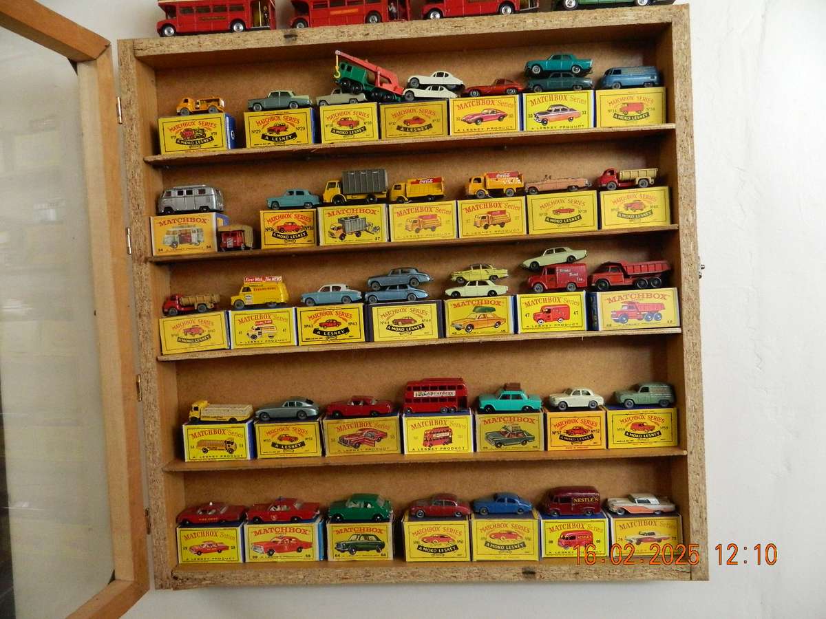 DINKY TOYS  -  159  -  MORRIS OXFORD SALOON