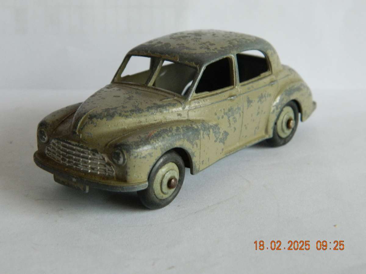 DINKY TOYS  -  159  -  MORRIS OXFORD SALOON