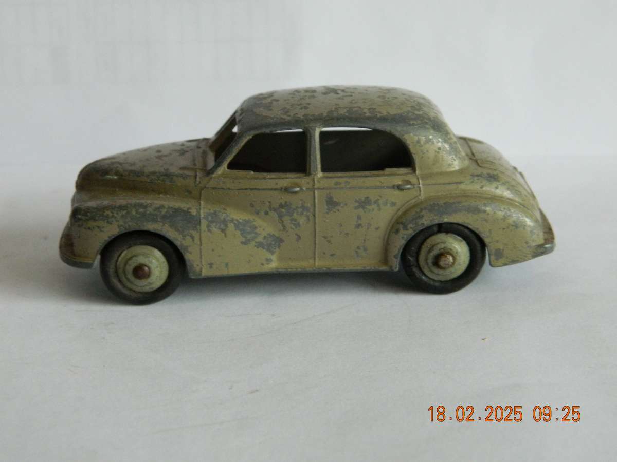 DINKY TOYS  -  159  -  MORRIS OXFORD SALOON