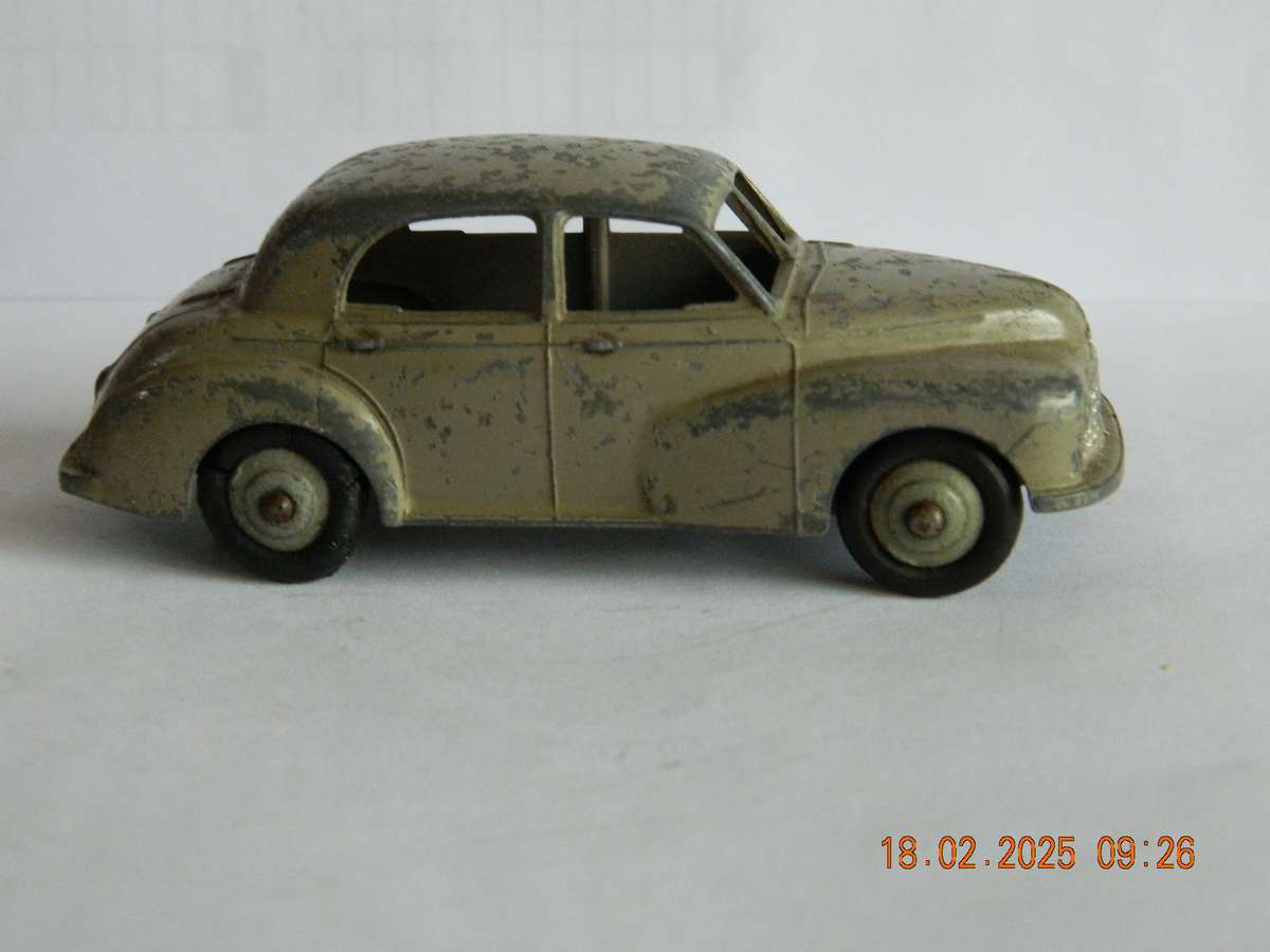 DINKY TOYS  -  159  -  MORRIS OXFORD SALOON