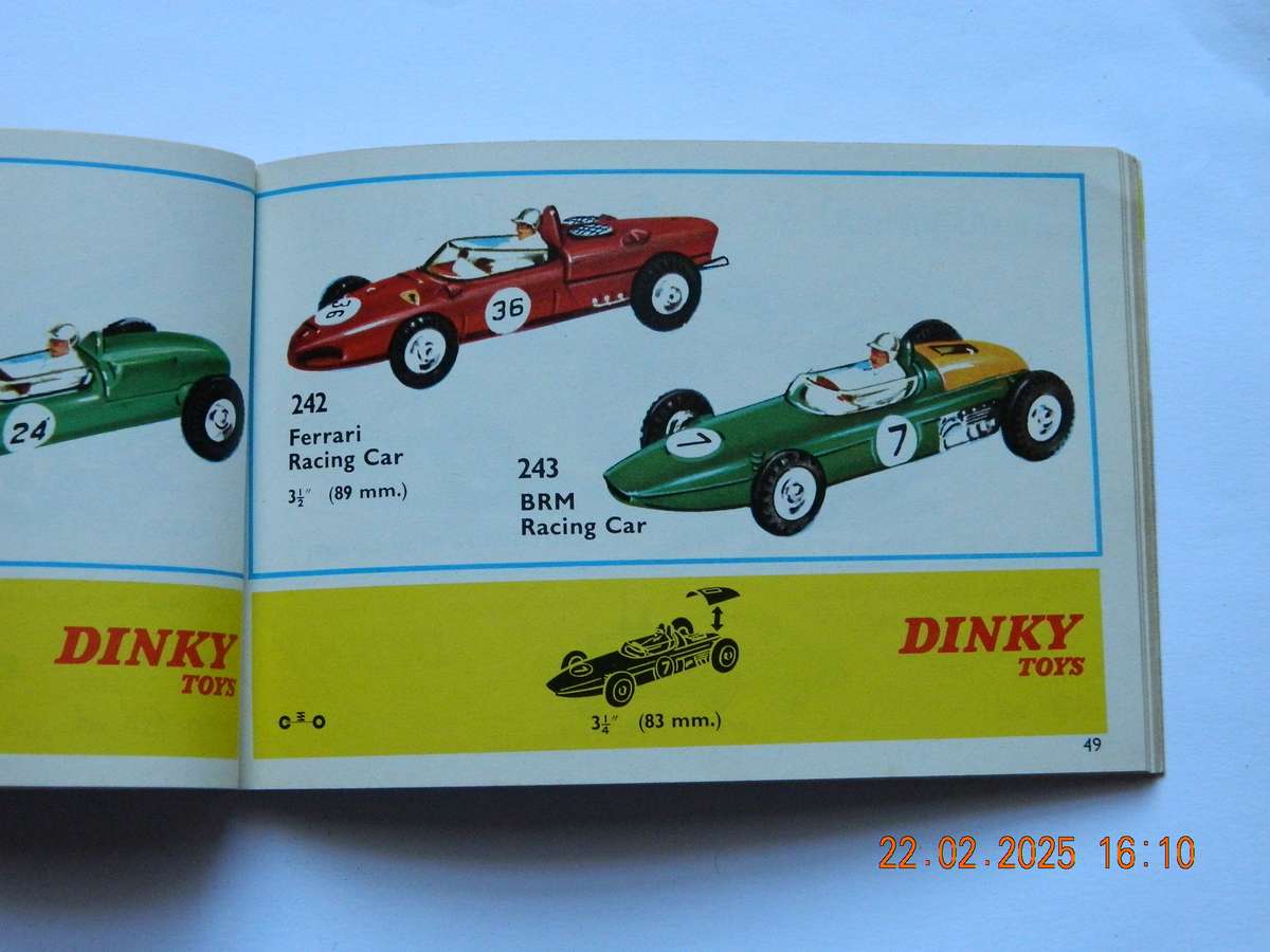 DINKY TOYS  -  PRODUCT MAGAZINE  -  NUMBER. 4  -  104 PAGES