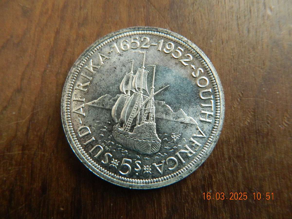 S. A. UNION   5 SHILLING  COIN  -  1952