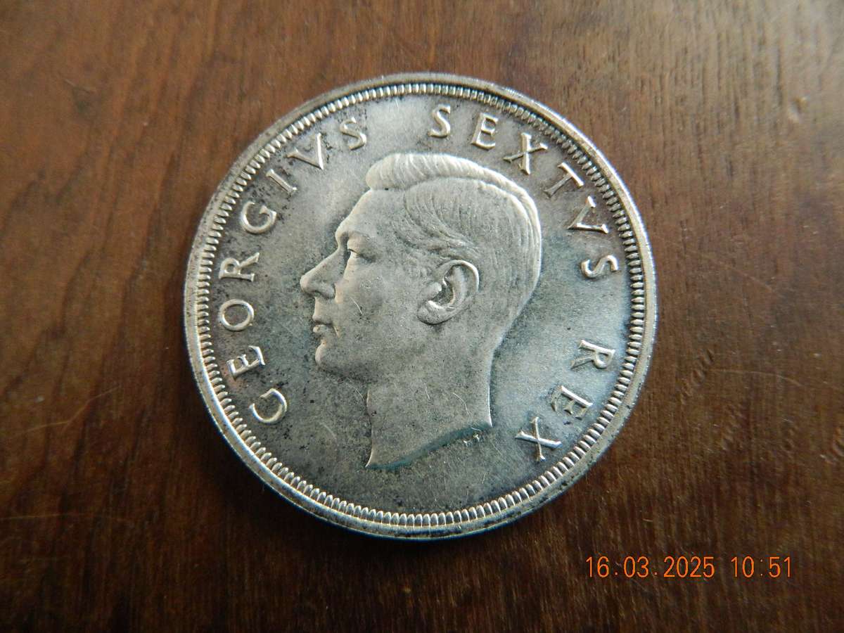 S. A. UNION   5 SHILLING  COIN  -  1952
