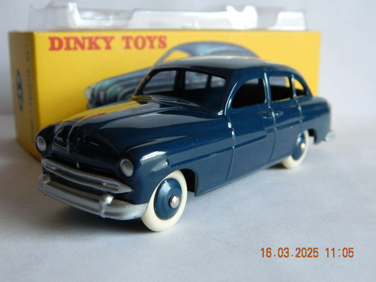 DEAGOSTINI - DINKY TOYS  -  24X  -  FORD VEDETTE