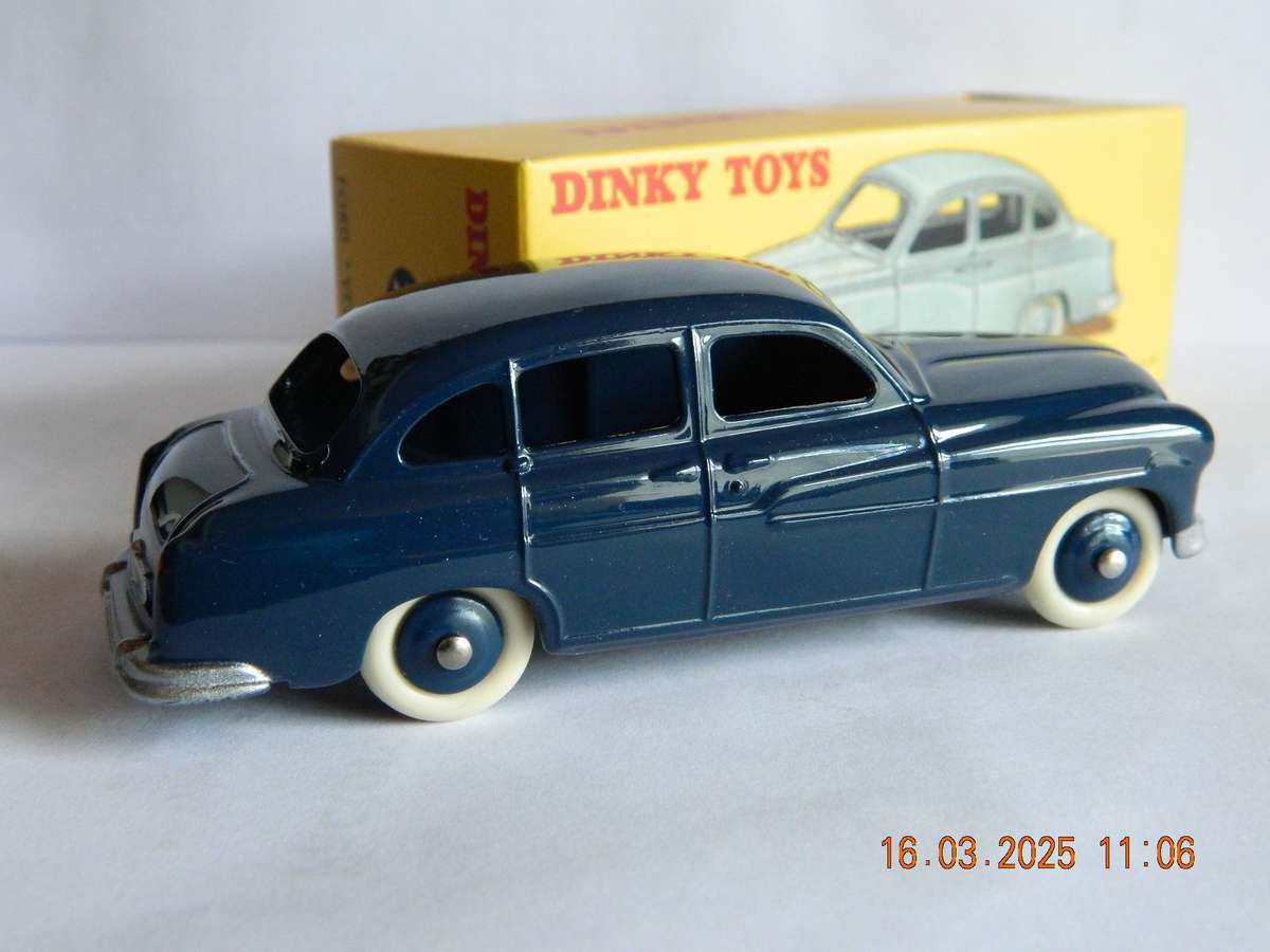 DEAGOSTINI - DINKY TOYS  -  24X  -  FORD VEDETTE