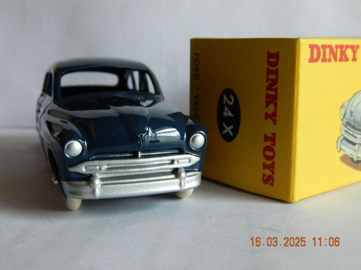 DEAGOSTINI - DINKY TOYS  -  24X  -  FORD VEDETTE