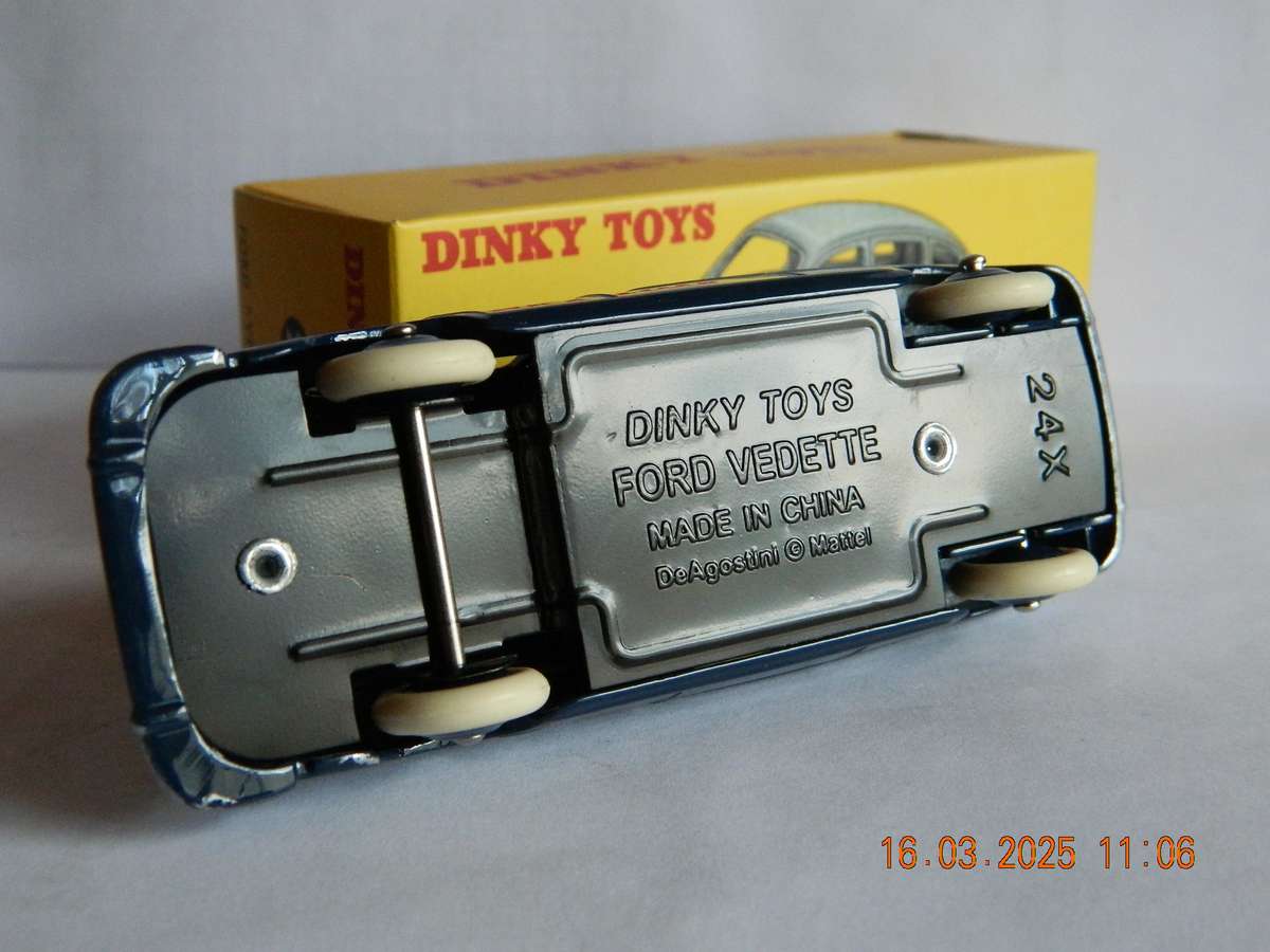 DEAGOSTINI - DINKY TOYS  -  24X  -  FORD VEDETTE