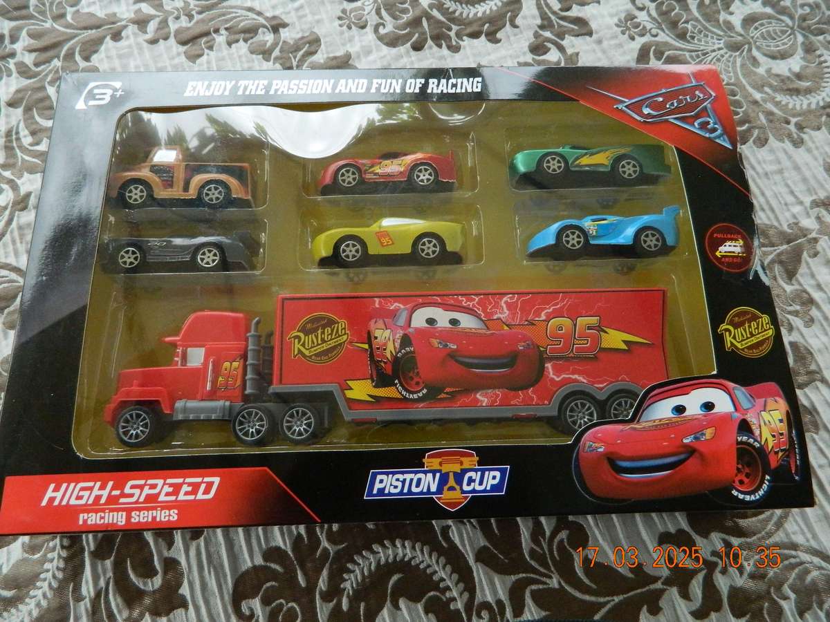 UNKNOWN MAKE -  688 -  DISNEY  PIXAR CARS AND TRUCK - PLASTIC UNITS