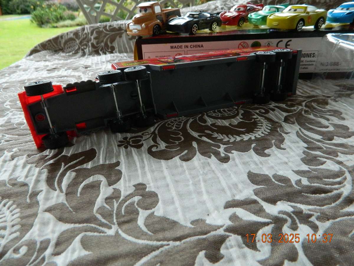 UNKNOWN MAKE -  688 -  DISNEY  PIXAR CARS AND TRUCK - PLASTIC UNITS