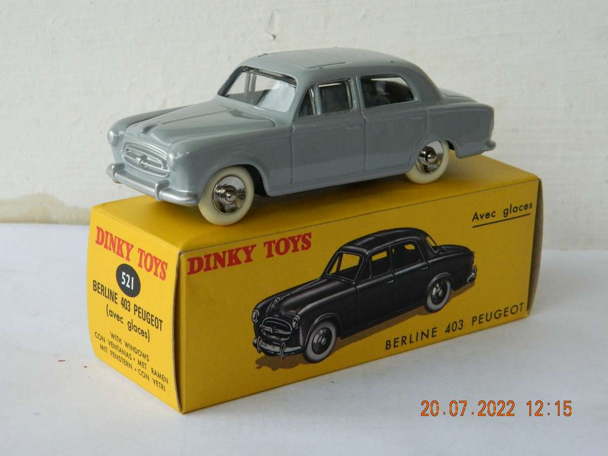 DEAGOSTINI - DINKY TOYS  -  521  -   BERLINE  403  PEUGEOT (AVEC GLACES)