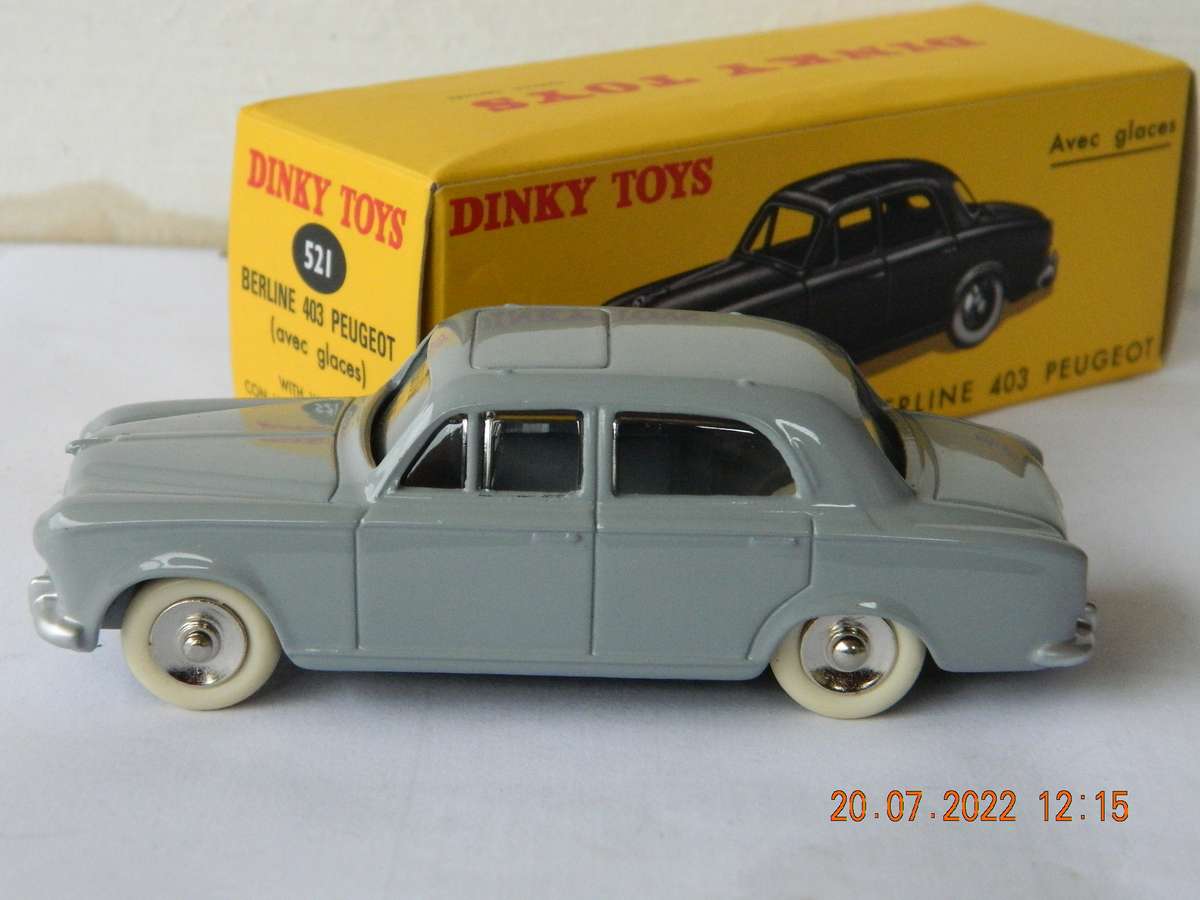 DEAGOSTINI - DINKY TOYS  -  521  -   BERLINE  403  PEUGEOT (AVEC GLACES)
