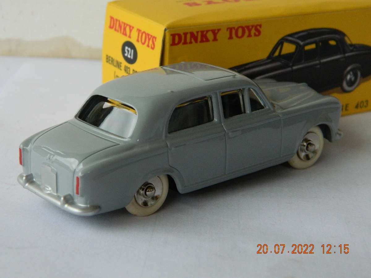 DEAGOSTINI - DINKY TOYS  -  521  -   BERLINE  403  PEUGEOT (AVEC GLACES)