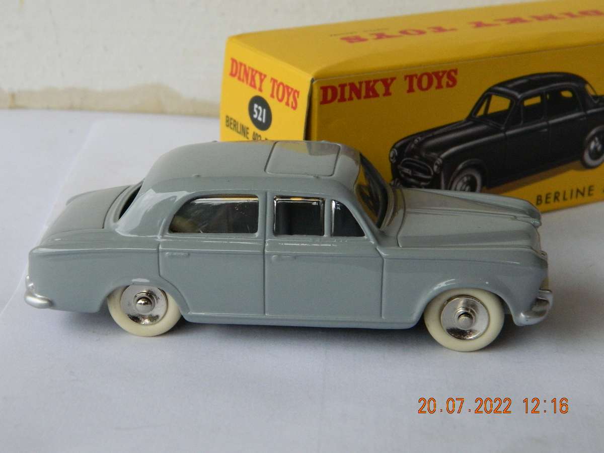 DEAGOSTINI - DINKY TOYS  -  521  -   BERLINE  403  PEUGEOT (AVEC GLACES)