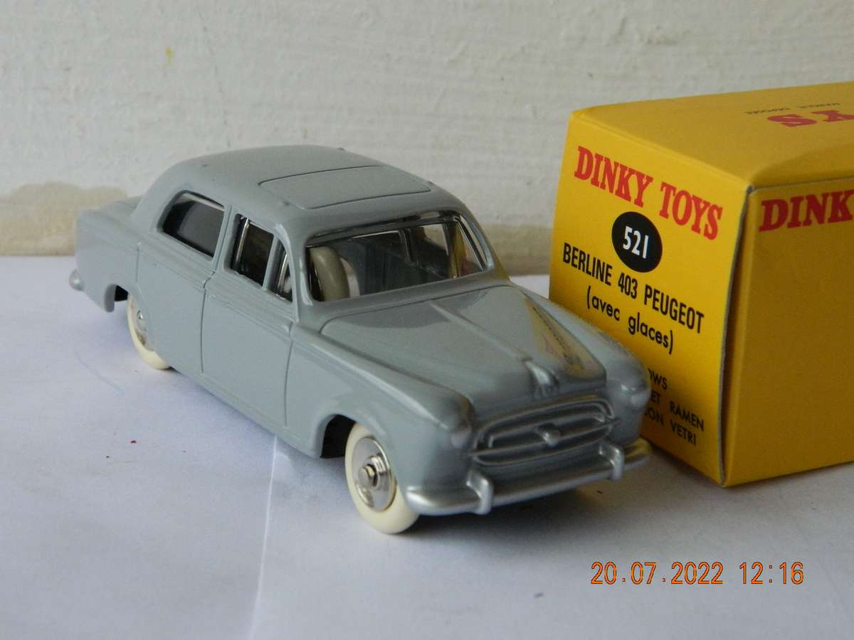 DEAGOSTINI - DINKY TOYS  -  521  -   BERLINE  403  PEUGEOT (AVEC GLACES)