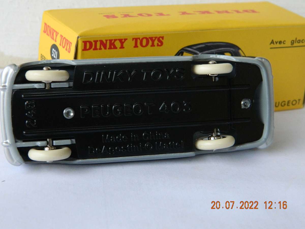 DEAGOSTINI - DINKY TOYS  -  521  -   BERLINE  403  PEUGEOT (AVEC GLACES)