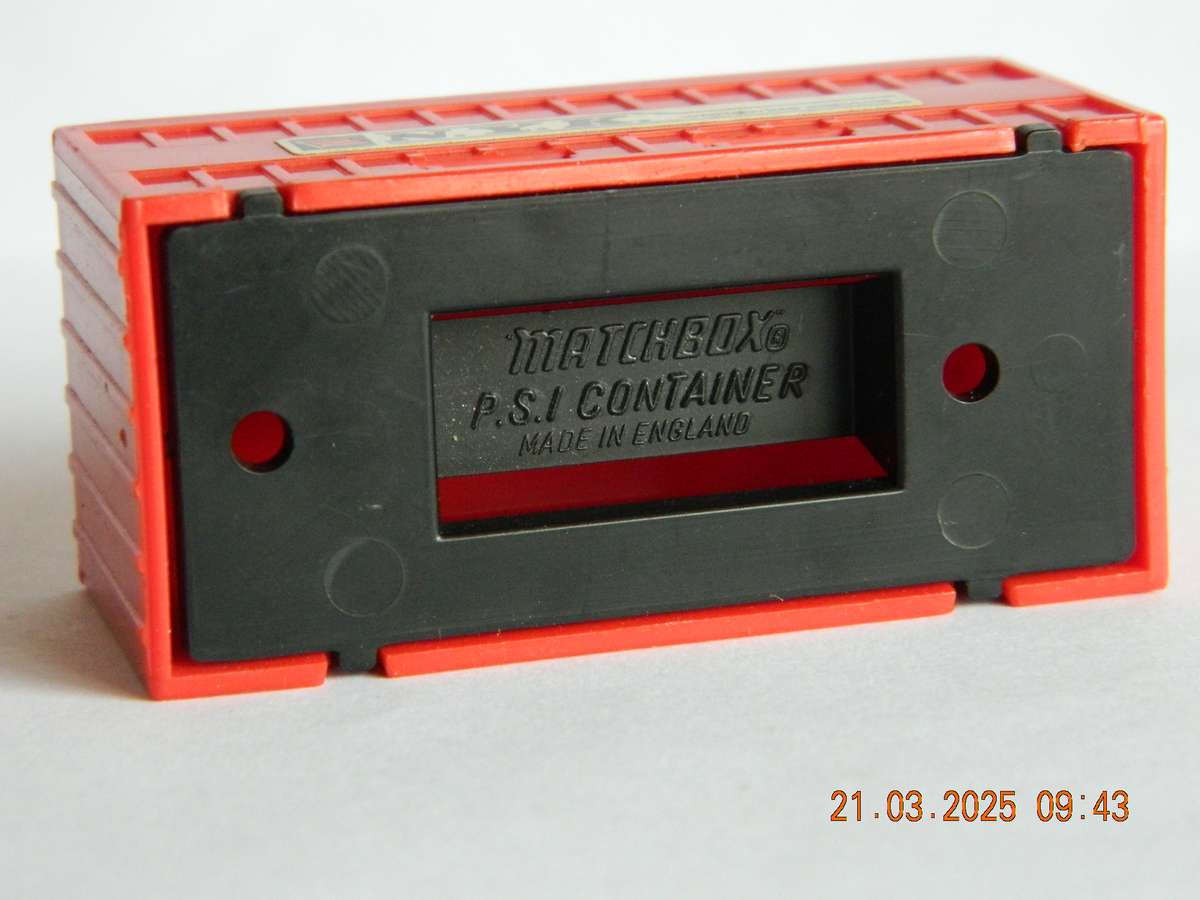 MATCHBOX   -  25  -  P.S.I.  CONTAINER