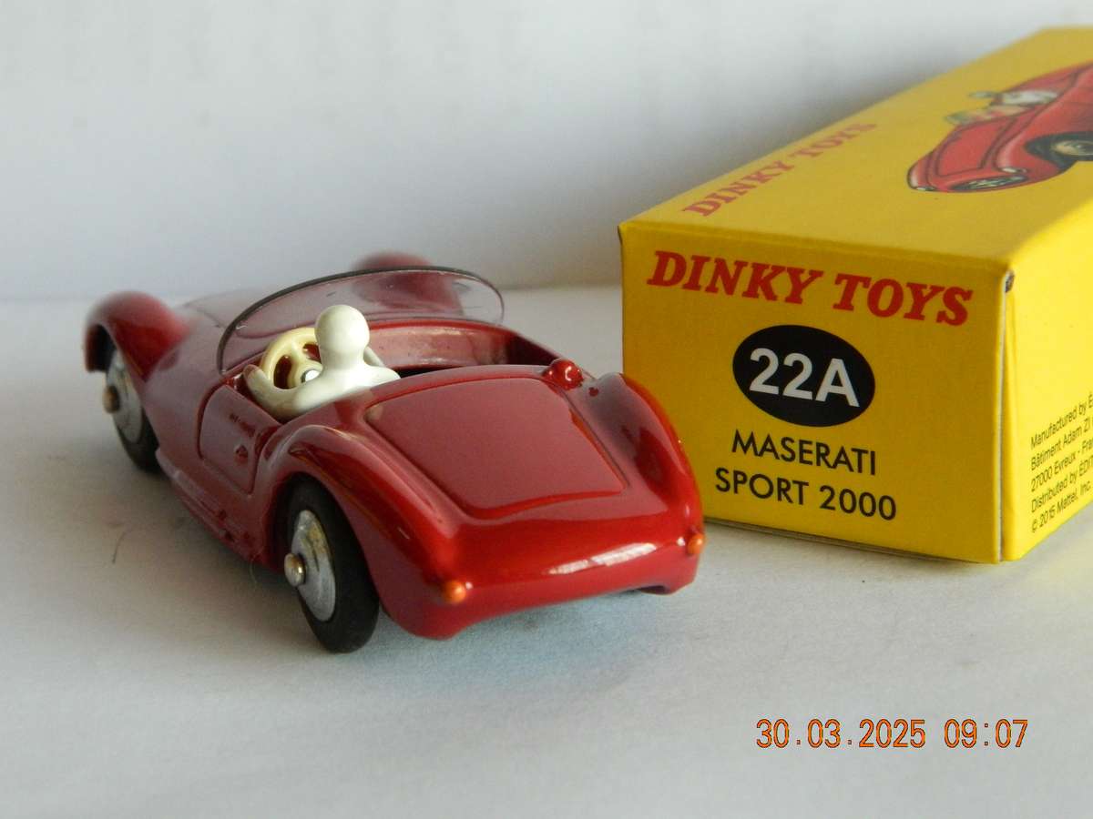 DEAGOSTINI - DINKY TOYS  -  22A  -   MASERATI SPORT  2000