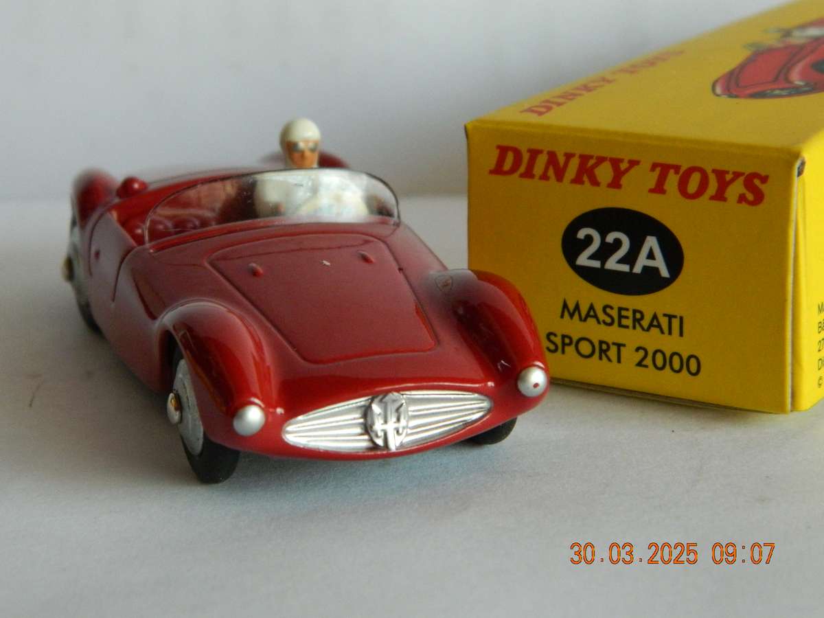 DEAGOSTINI - DINKY TOYS  -  22A  -   MASERATI SPORT  2000