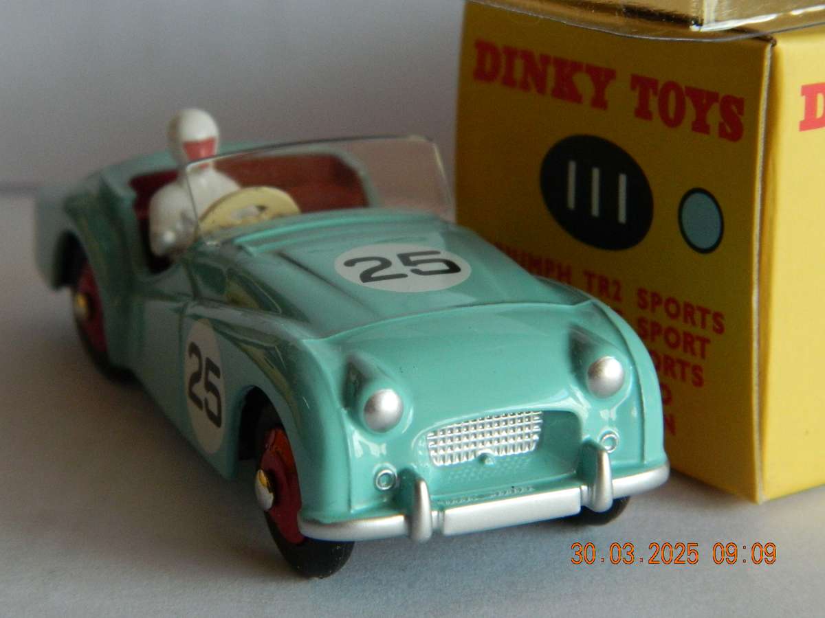 DEAGOSTINI - DINKY TOYS  -  111  -   TRIUMPH TR2 SPORTS