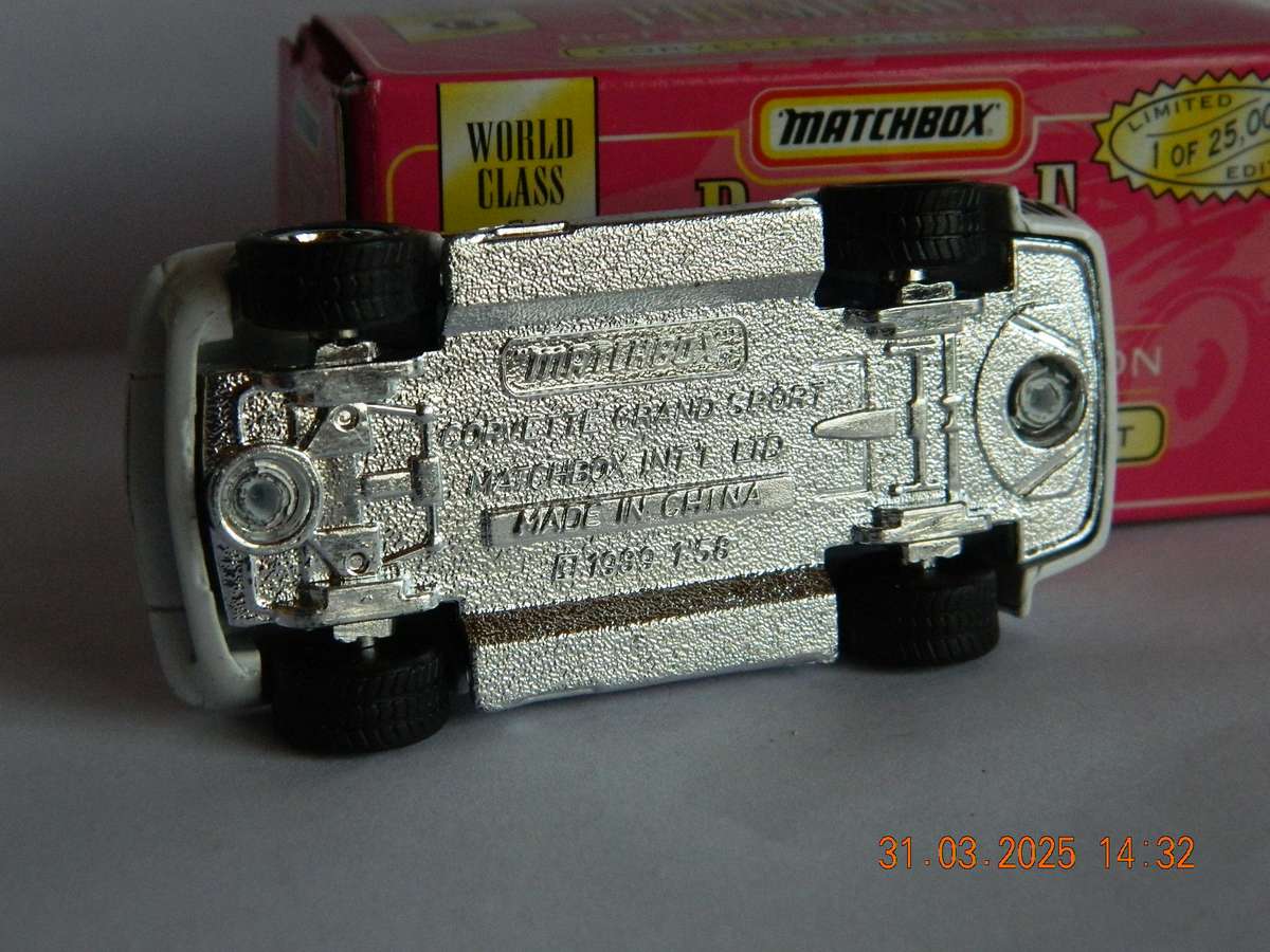 MATCHBOX  -  SERIES 11  -  CORVETTE GRAND SPORT