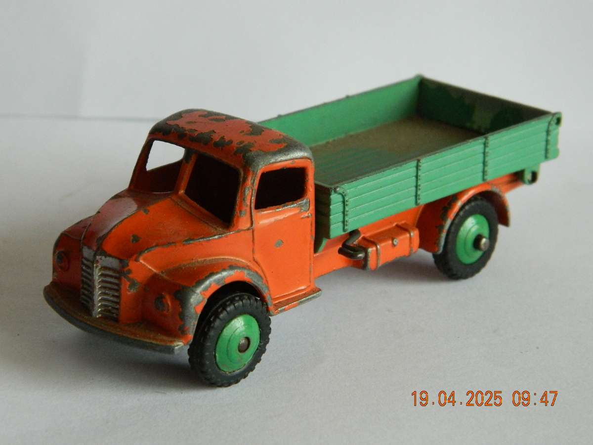 DINKY TOYS  -  414  -  DODGE  REAR TIPPING WAGON