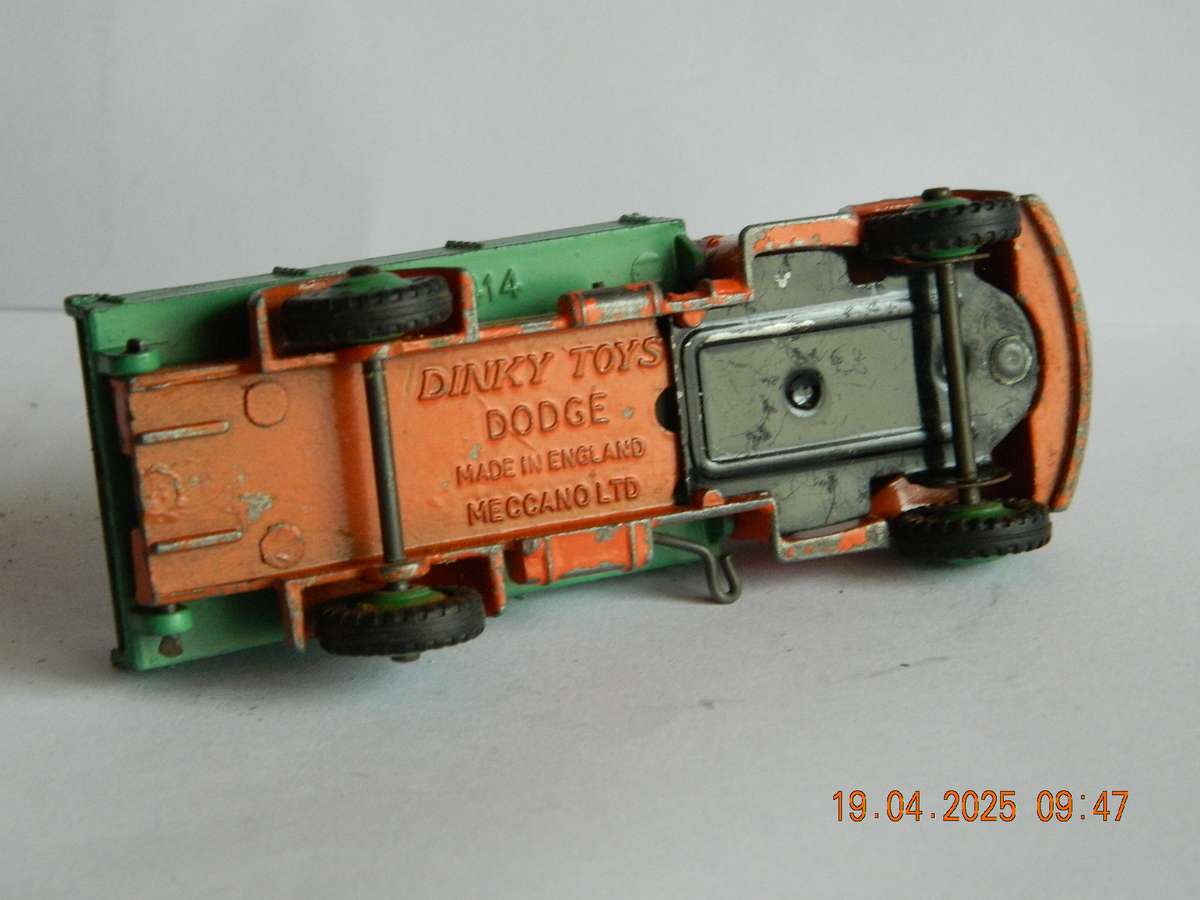 DINKY TOYS  -  414  -  DODGE  REAR TIPPING WAGON