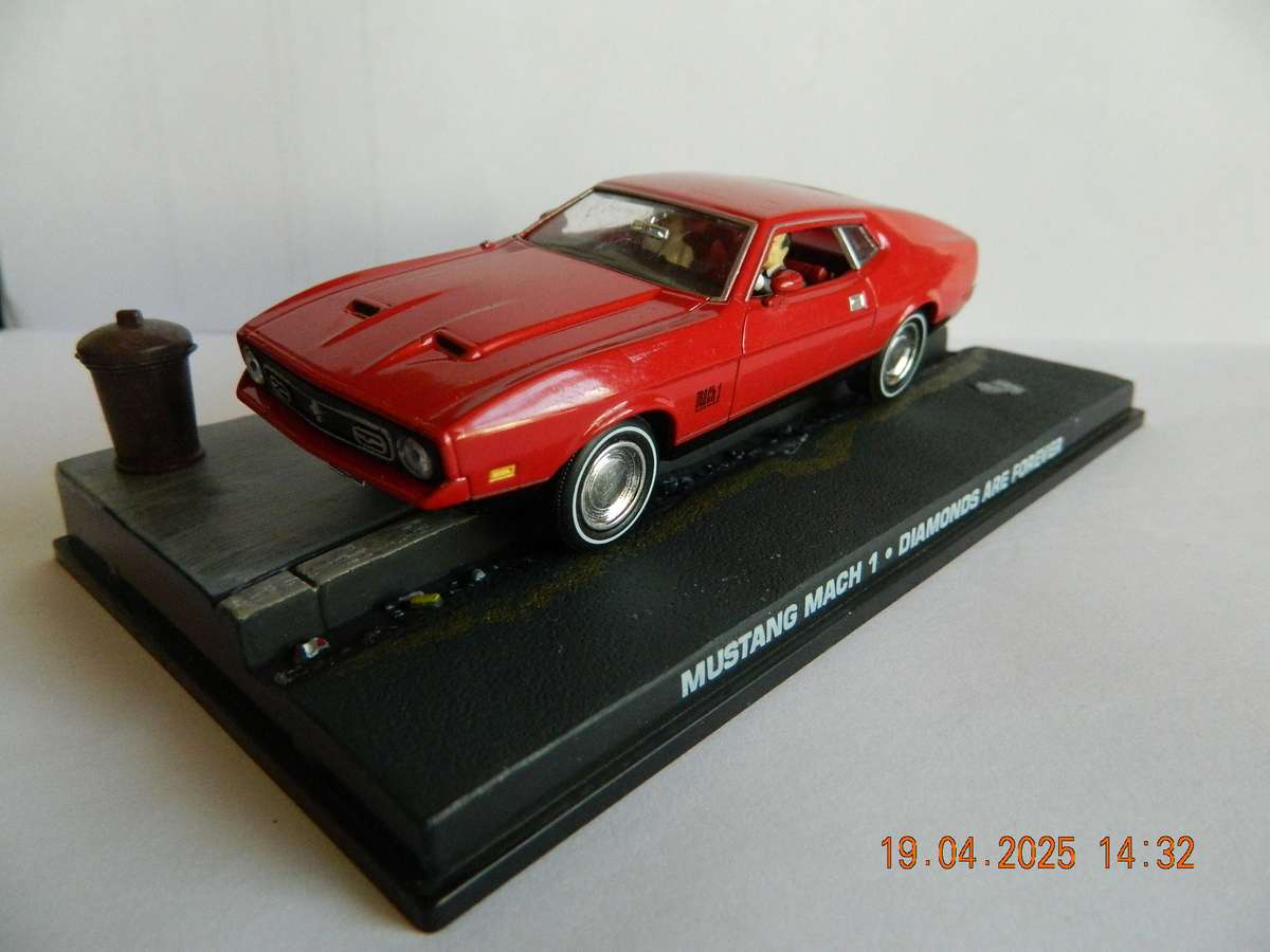 UNIVERSAL HOBBIES -  JAMES BOND 007 -  MUSTANG MACH 1 - DIAMONDS ARE FOREVER