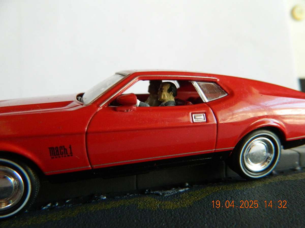 UNIVERSAL HOBBIES -  JAMES BOND 007 -  MUSTANG MACH 1 - DIAMONDS ARE FOREVER