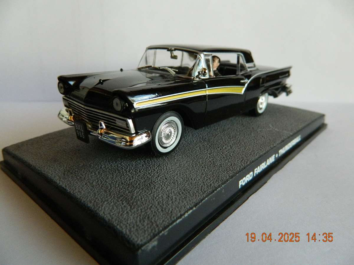 UNIVERSAL HOBBIES -  JAMES BOND 007 -  FORD FAIRLANE  -  THUNDERBALL
