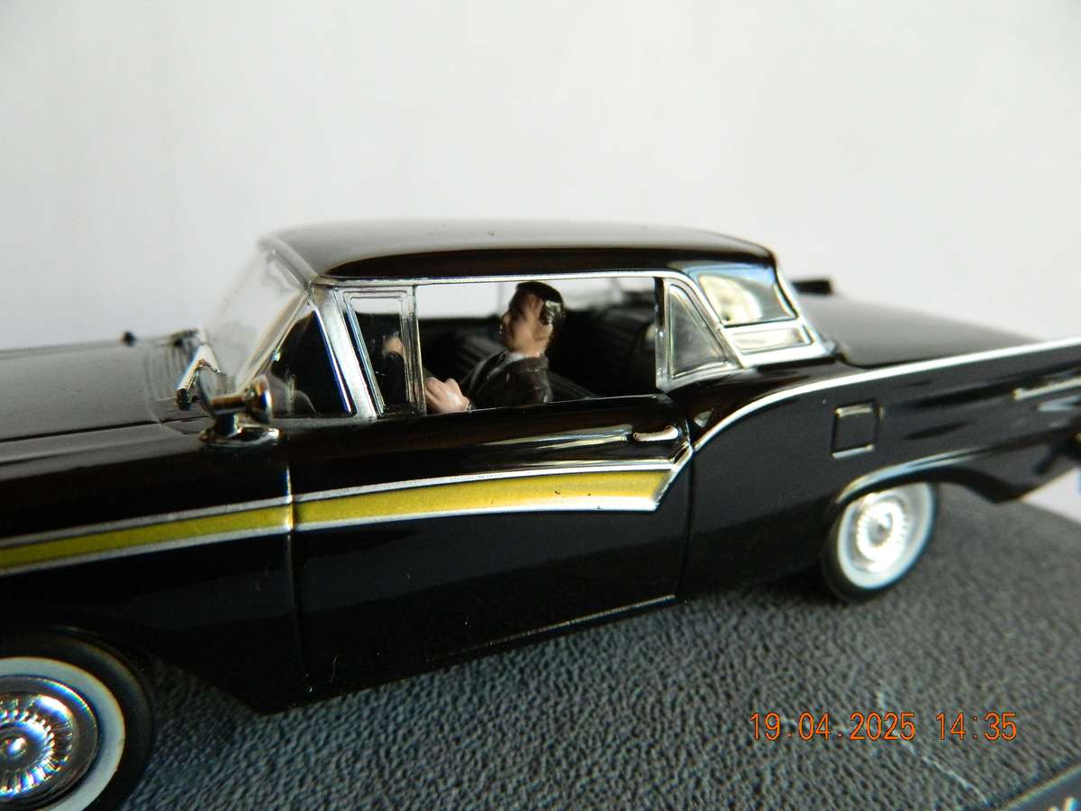 UNIVERSAL HOBBIES -  JAMES BOND 007 -  FORD FAIRLANE  -  THUNDERBALL