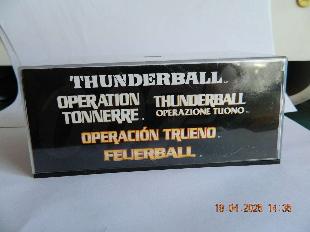UNIVERSAL HOBBIES -  JAMES BOND 007 -  FORD FAIRLANE  -  THUNDERBALL
