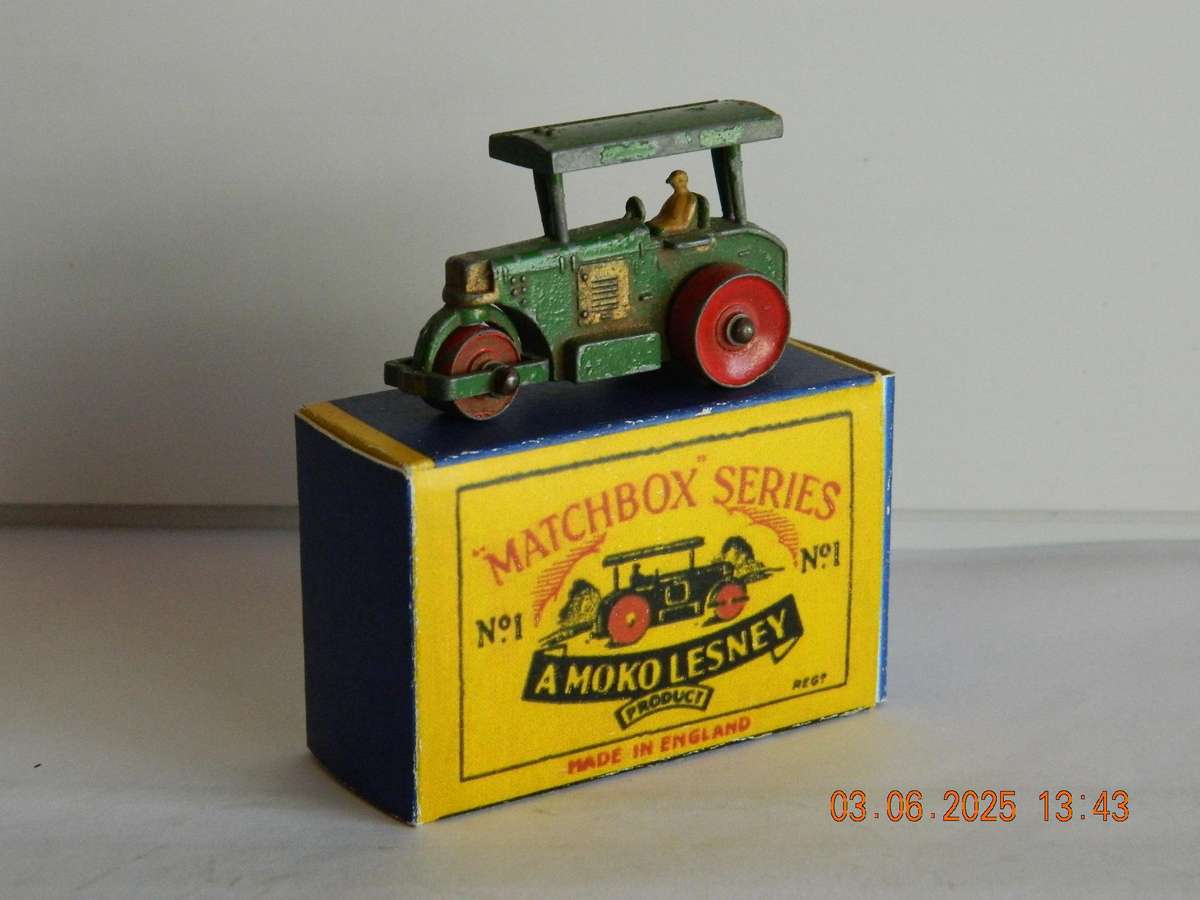 MATCHBOX SERIES  -  1   -  DIESEL ROAD ROLLER  -  (AVELING BARFORD) - 49MM