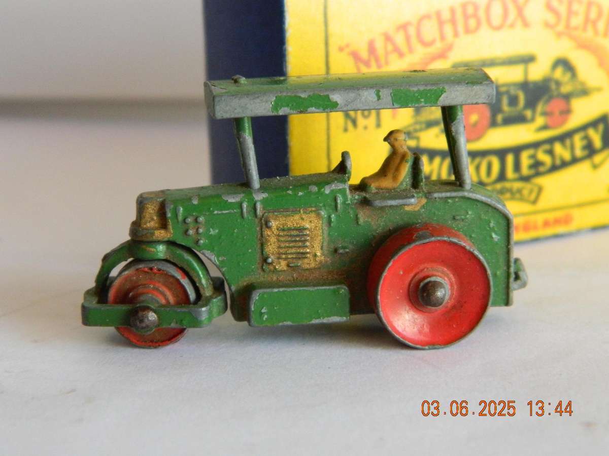 MATCHBOX SERIES  -  1   -  DIESEL ROAD ROLLER  -  (AVELING BARFORD) - 49MM