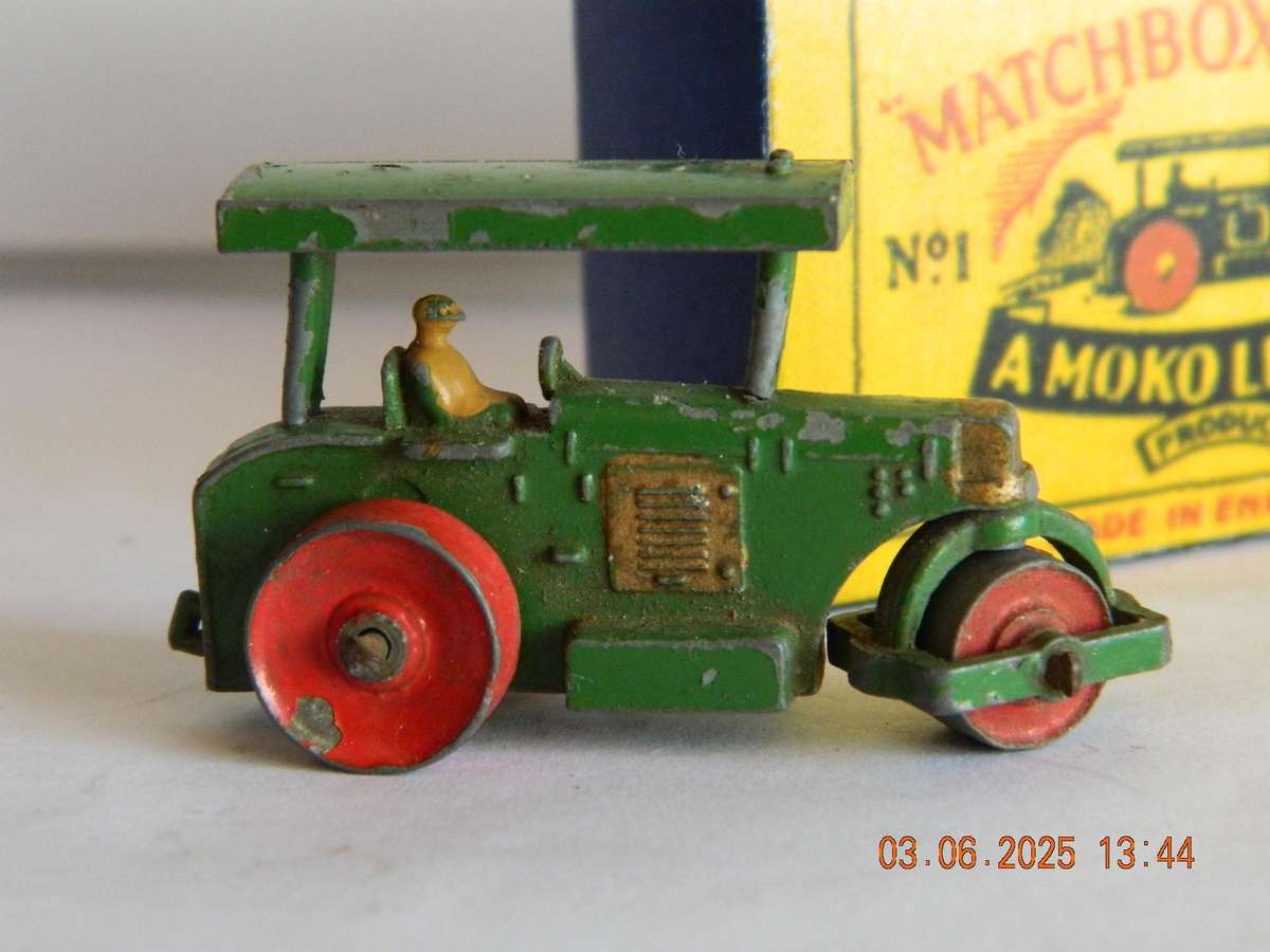 MATCHBOX SERIES  -  1   -  DIESEL ROAD ROLLER  -  (AVELING BARFORD) - 49MM
