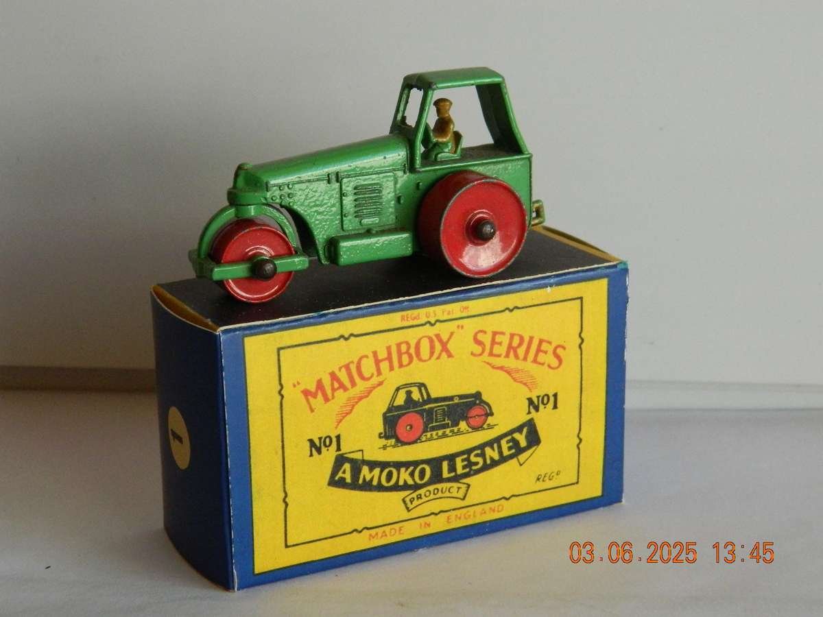 MATCHBOX SERIES  -  1 b -    DIESEL ROAD ROLLER  -  (AVELING BARFORD) - 57MM